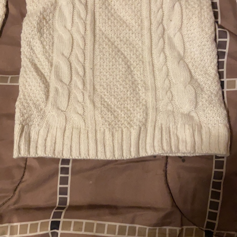 - Genuine from Oshkosh 2t white sweater - Picture 3 of 5